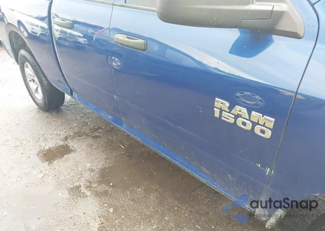 2017 Ram 1500 Express 4X4 6'4 Box z USA, uszkodzony, nr VIN 1C6RR7FG2HS788426